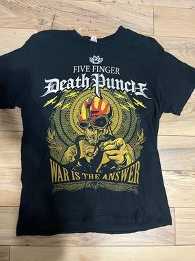 Five finger Death Punch Gildan Black Men’s Short-Sleeve Tee with Yellow and Red